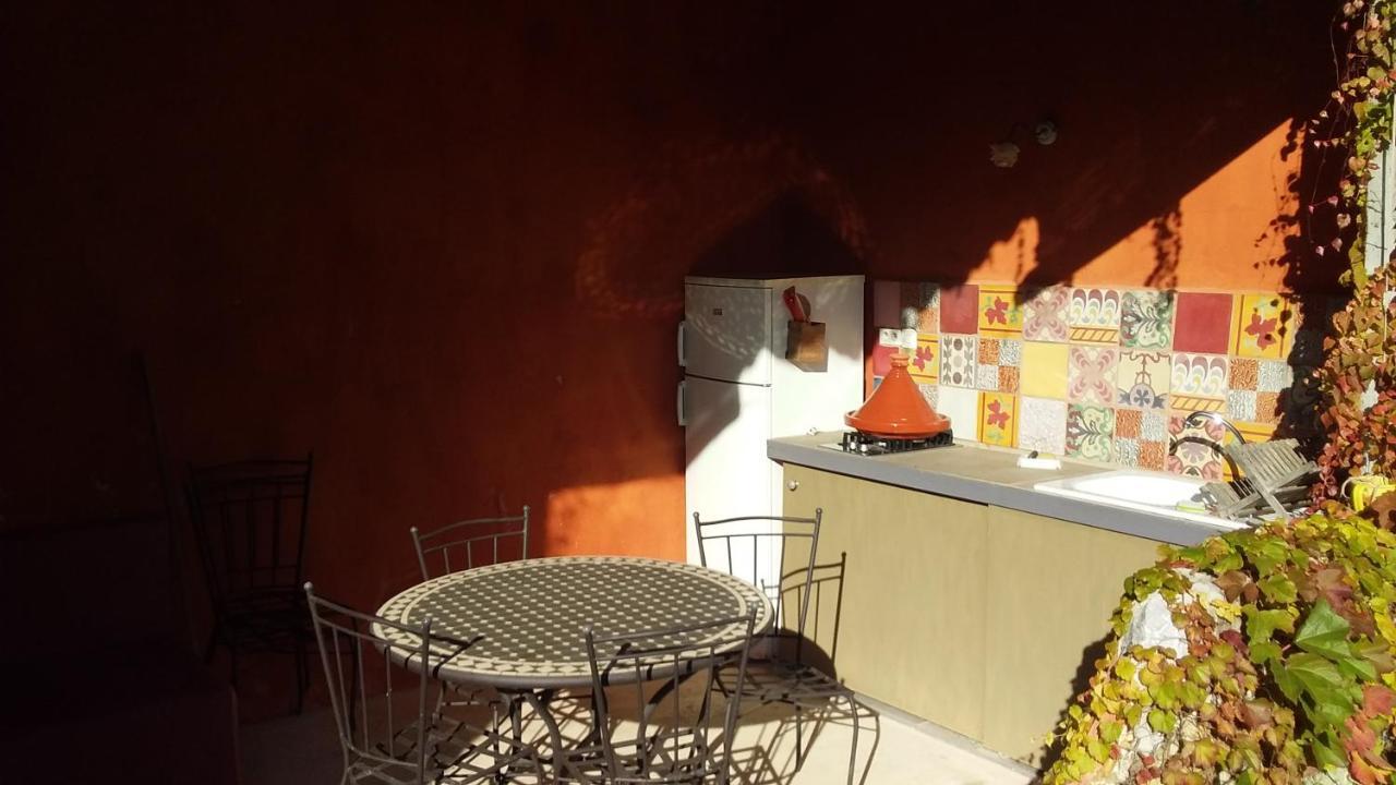 Les Remparts Bed and Breakfast Capestang Exterior foto